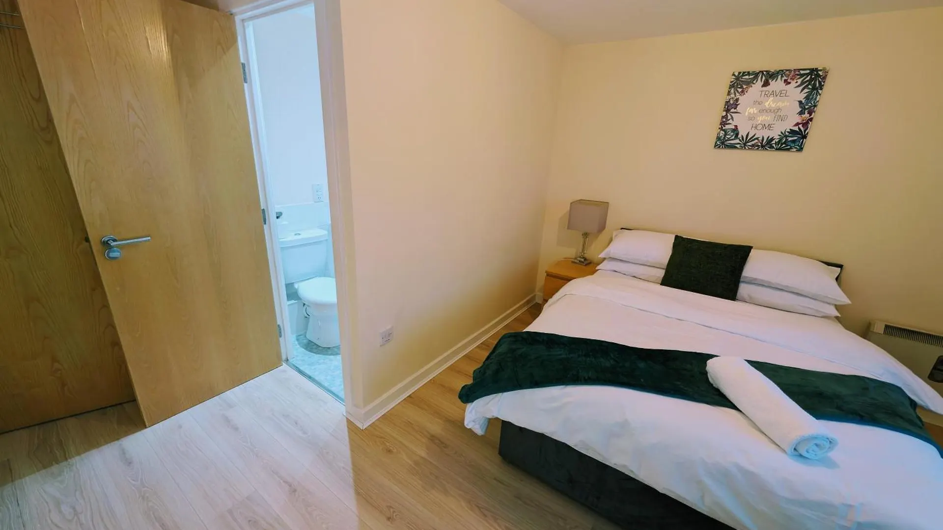 Waterfront Quayside Apartment With Secure Parking & Lift, Ideal For Mobility Users Newcastle upon Tyne 0*,  Velká Británie