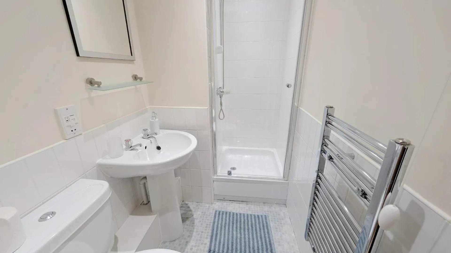 Waterfront Quayside Apartment With Secure Parking & Lift, Ideal For Mobility Users Newcastle upon Tyne