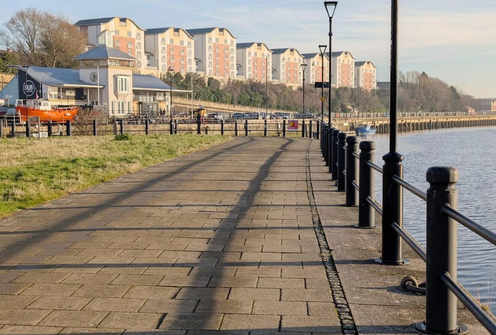 Waterfront Quayside Apartment With Secure Parking & Lift, Ideal For Mobility Users Newcastle upon Tyne 0*,
