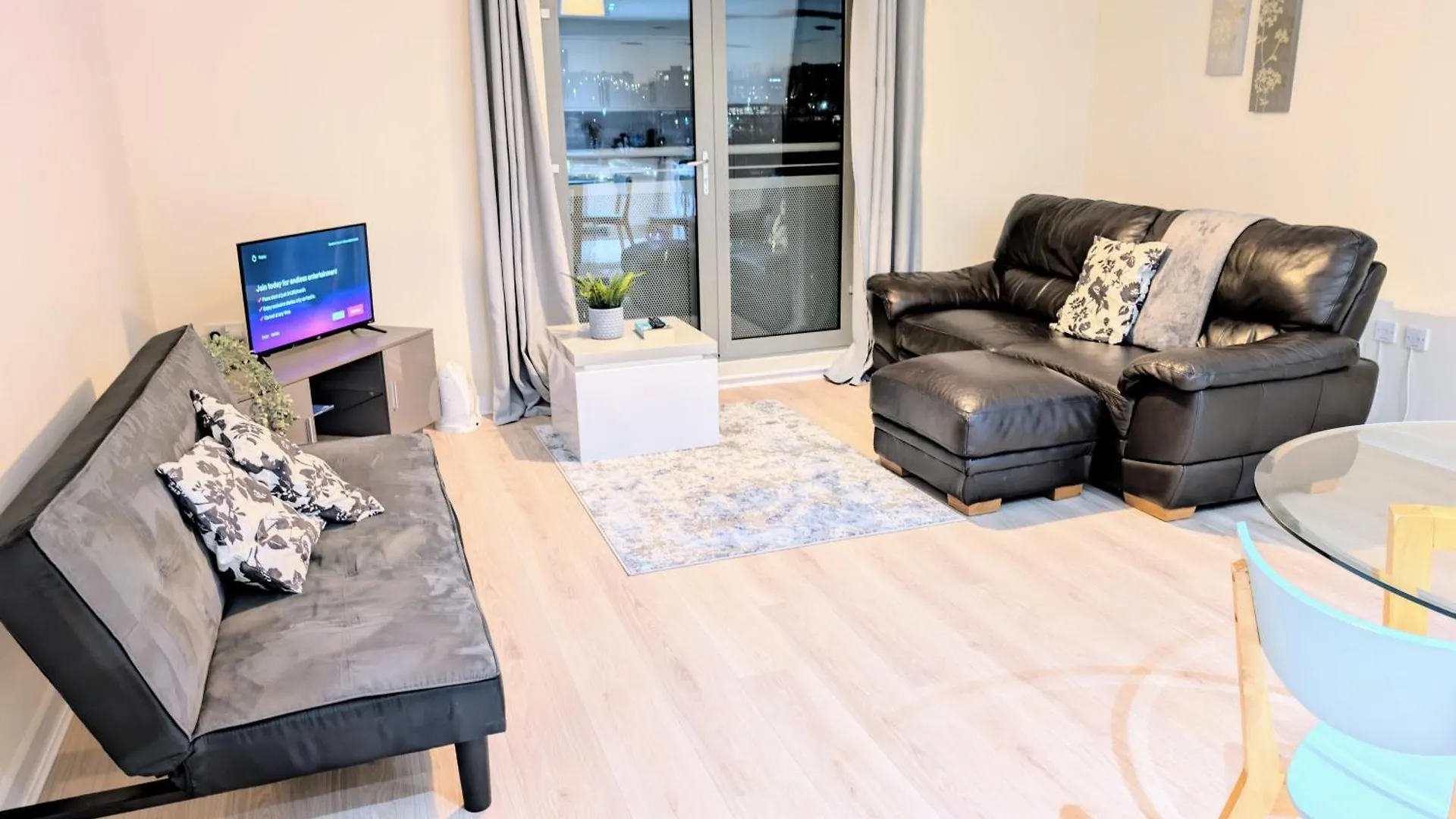Waterfront Quayside Apartment With Secure Parking & Lift, Ideal For Mobility Users Newcastle upon Tyne