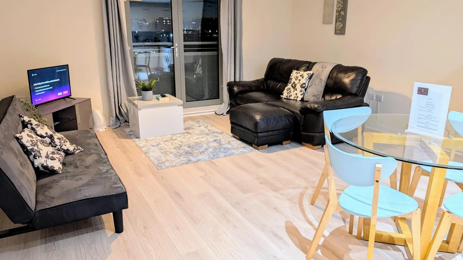 Waterfront Quayside Apartment With Secure Parking & Lift, Ideal For Mobility Users Newcastle upon Tyne