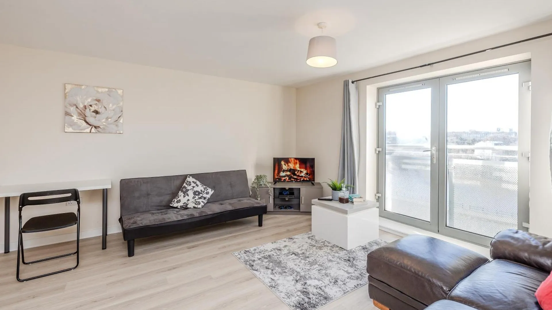 Waterfront Quayside Apartment With Secure Parking & Lift, Ideal For Mobility Users Newcastle upon Tyne